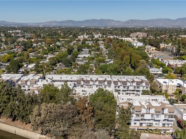 13331 Moorpark Street 319, Sherman Oaks CA 91423
