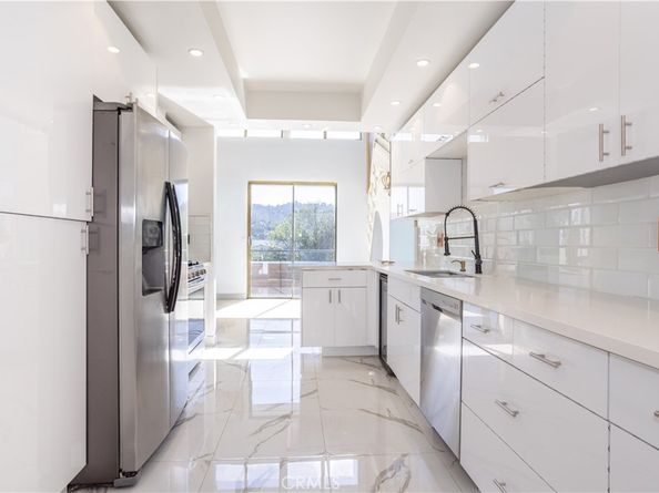 13331 Moorpark Street 319, Sherman Oaks CA 91423