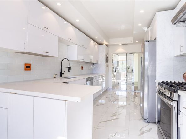 13331 Moorpark Street 319, Sherman Oaks CA 91423