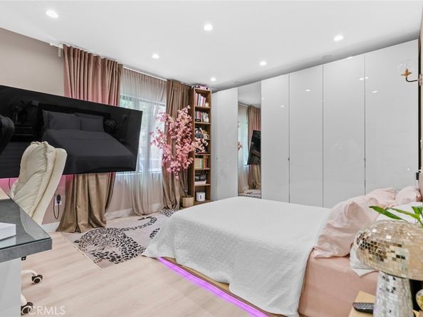 1918 N Maple, Burbank CA 91505