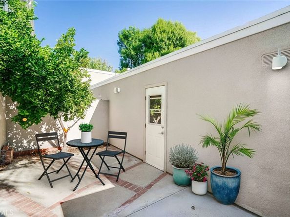 10220 Zelzah Avenue 3, Northridge CA 91325