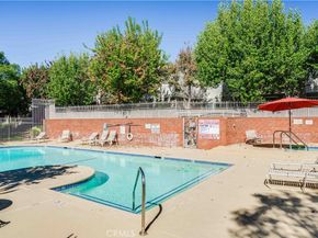 10220 Zelzah Avenue 3, Northridge CA 91325
