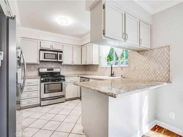 10220 Zelzah Avenue 3, Northridge CA 91325