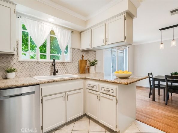 10220 Zelzah Avenue 3, Northridge CA 91325