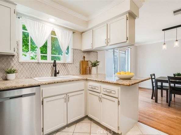 10220 Zelzah Avenue 3, Northridge CA 91325