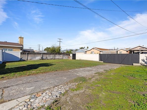 10156 Laurel Cyn. Blvd., Pacoima CA 91331