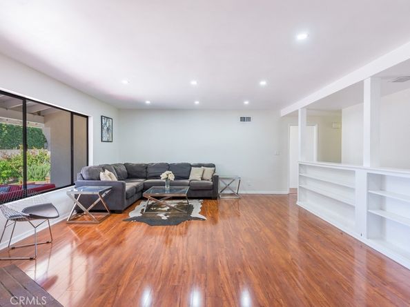 6563 Bianca, Lake Balboa CA 91406