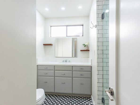 6563 Bianca, Lake Balboa CA 91406