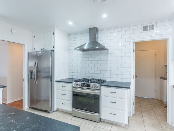 6563 Bianca, Lake Balboa CA 91406