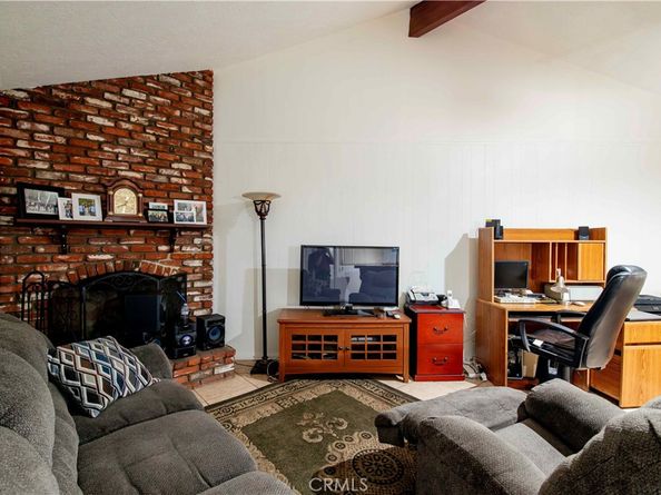 11968 Rossiter, Sylmar CA 91342