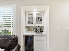 10220 Zelzah 4, Northridge CA 91325