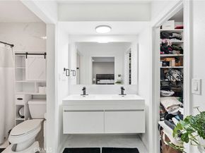 10220 Zelzah 4, Northridge CA 91325