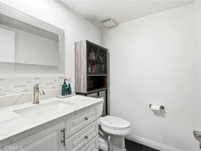 10220 Zelzah 4, Northridge CA 91325