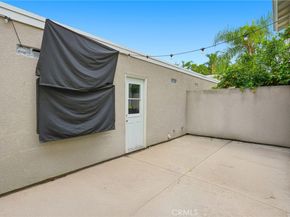 10220 Zelzah 4, Northridge CA 91325