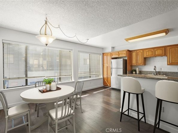 22038 Vanowen St. 215, Woodland Hills CA 91303