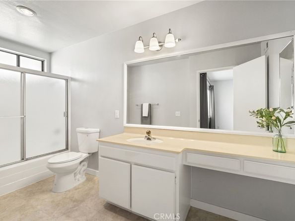 22038 Vanowen St. 215, Woodland Hills CA 91303