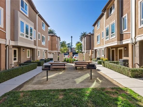 14729 Sherman Way, Van Nuys CA 91405