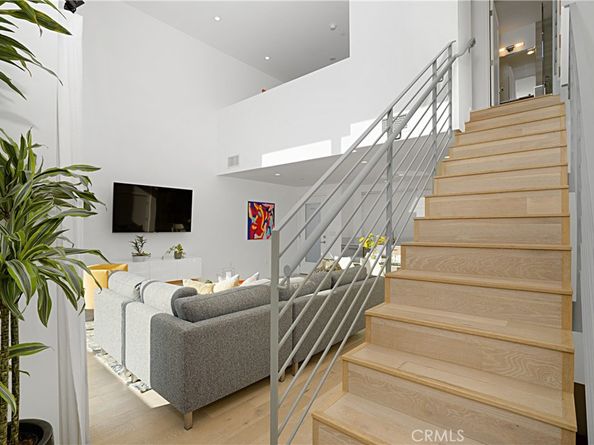 5409 W Wilshire Vista Lane, Los Angeles CA 90019