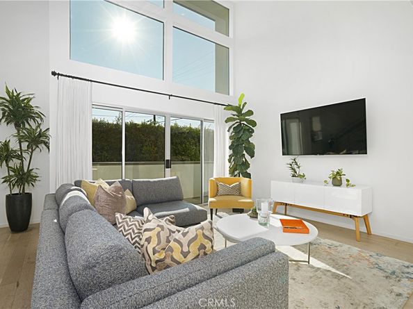 5409 W Wilshire Vista Lane, Los Angeles CA 90019