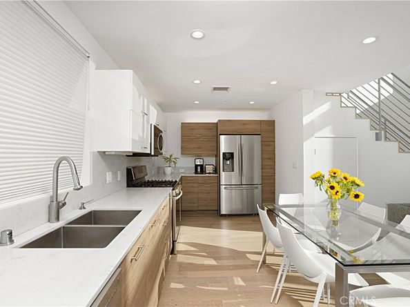 5409 W Wilshire Vista Lane, Los Angeles CA 90019