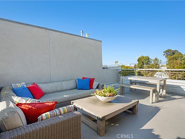 5409 W Wilshire Vista Lane, Los Angeles CA 90019