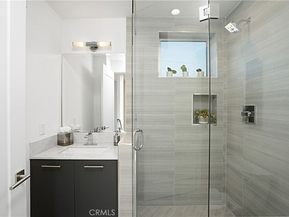 5409 W Wilshire Vista Lane, Los Angeles CA 90019