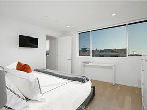 5409 W Wilshire Vista Lane, Los Angeles CA 90019