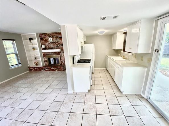 8502 Woodstone DR, Austin TX 78757