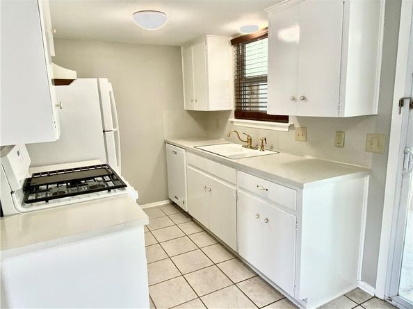 8502 Woodstone DR, Austin TX 78757