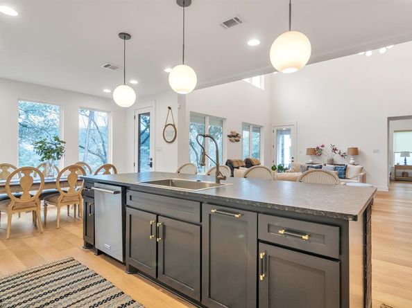 11119 Lakeside DR, Jonestown TX 78645