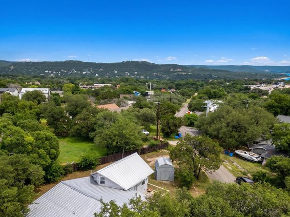 10913 Ridgeway ST, Jonestown TX 78645