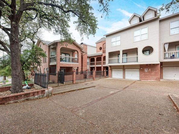 3200 Duval St 101, Austin TX 78705