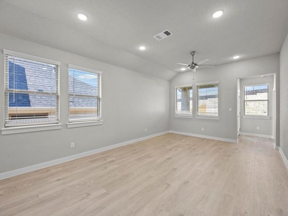 8012 Shining Flor RUN, Lago Vista TX 78645