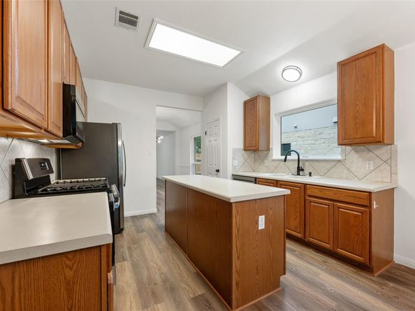 608 Haleys CV, Leander TX 78641