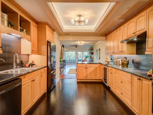 402 Seawind ST, Lakeway TX 78734