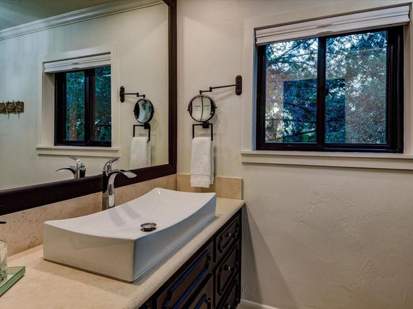 402 Seawind ST, Lakeway TX 78734