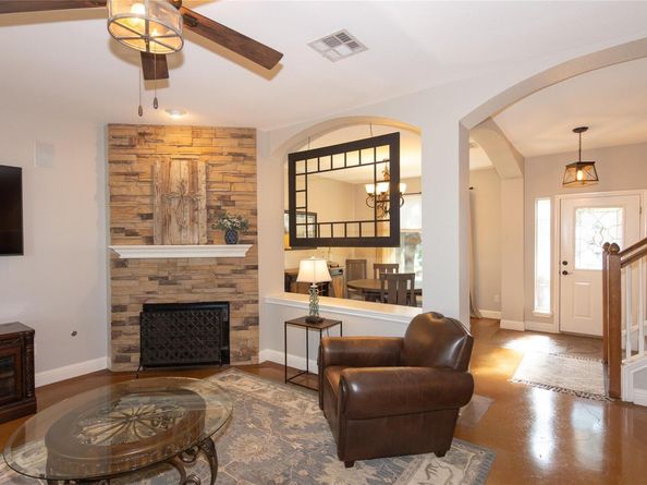 8711 Glen Canyon DR, Round Rock TX 78681