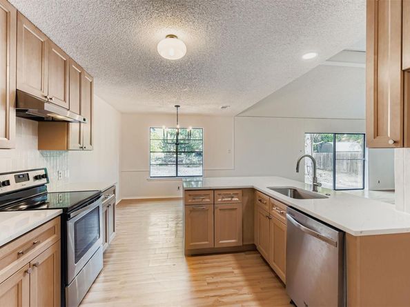 7128 S Brook DR, Austin TX 78736