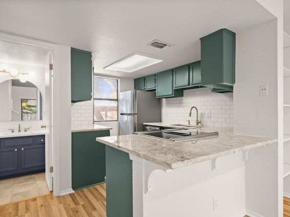 1135 Barton Hills DR 138, Austin TX 78704