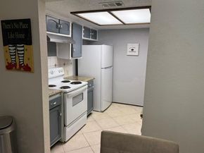 907 E Meadowmere LN, Austin TX 78758