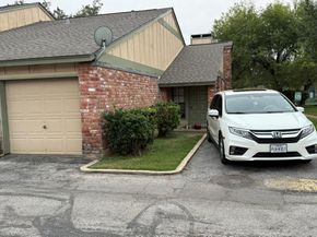 907 E Meadowmere LN, Austin TX 78758