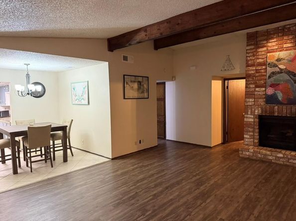 907 E Meadowmere LN, Austin TX 78758