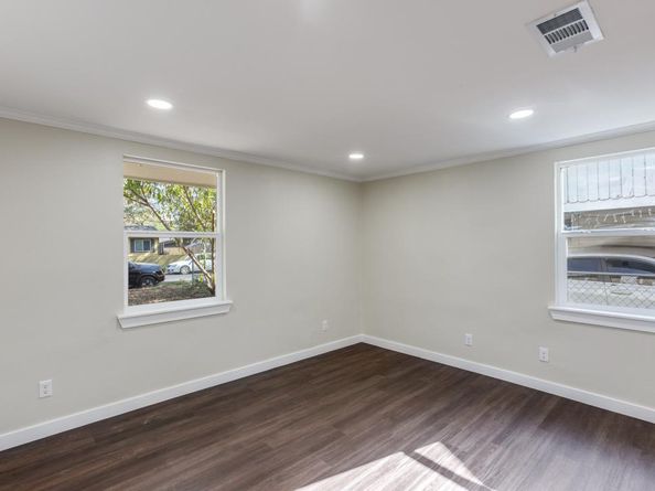 1118 Spur ST, Austin TX 78721