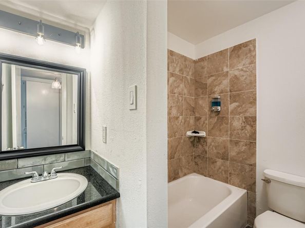 2124 Burton DR 149, Austin TX 78741