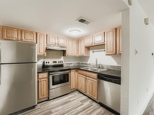 2124 Burton DR 149, Austin TX 78741