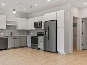 100 Mockingbird LN 205, Austin TX 78745