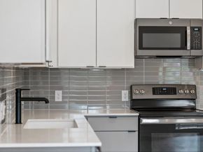 100 Mockingbird LN 205, Austin TX 78745