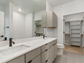 100 Mockingbird LN 205, Austin TX 78745