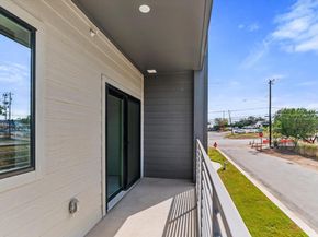 100 Mockingbird LN 205, Austin TX 78745