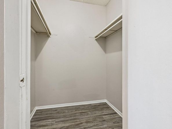 2124 Burton DR 203, Austin TX 78741